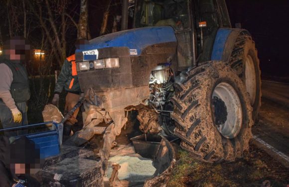 Lindhorst: Traktor bleibt an Straßenbäumen hängen / Vorderachse abgerissen