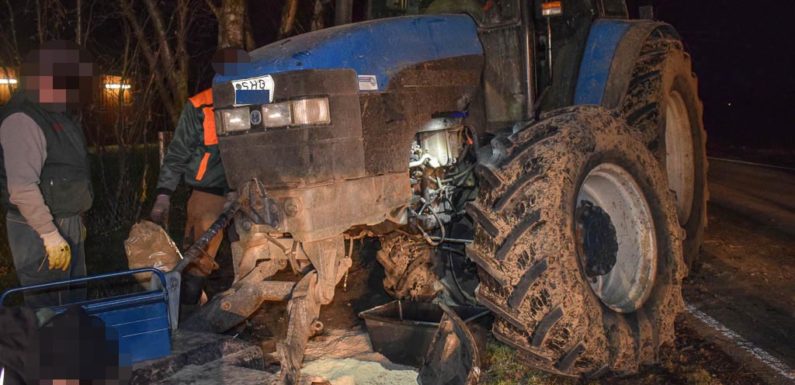 Lindhorst: Traktor bleibt an Straßenbäumen hängen / Vorderachse abgerissen