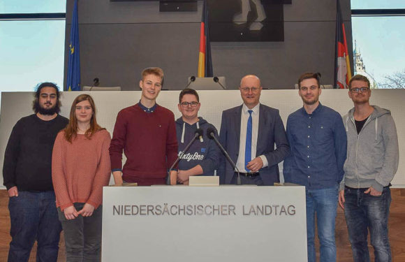 Politik hautnah erleben: Junge Schaumburger zu Besuch im Niedersächsischen Landtag