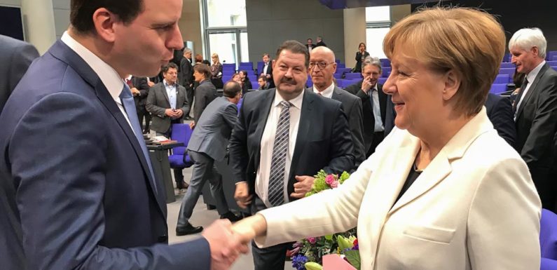 Maik Beermann gratuliert persönlich: Angela Merkel zum vierten Mal zur Bundeskanzlerin gewählt