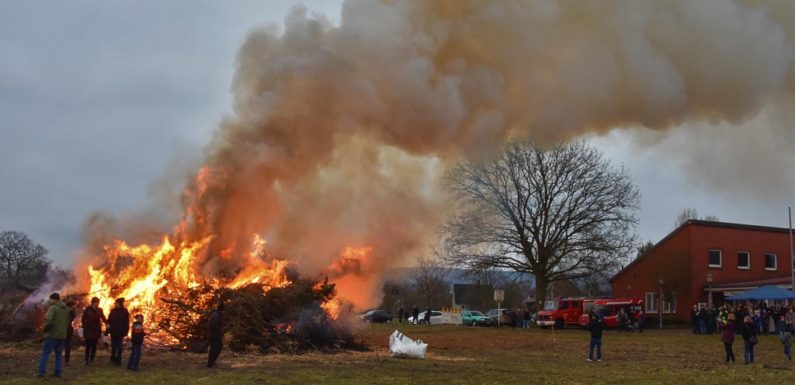 Viele Besucher trotz kühlem Wetter bei Osterfeuer: Feuerwehr Bückeburg zieht positive Bilanz