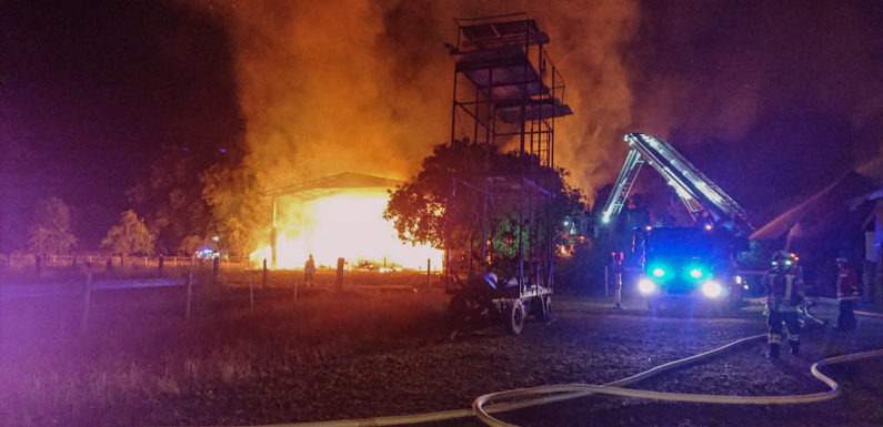 Großeinsatz für Feuerwehren: Scheune in Flammen