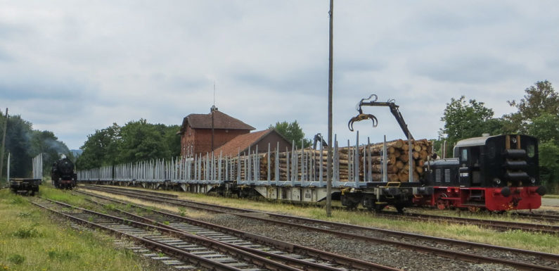 Holzverladung am Bahnhof Obernkirchen