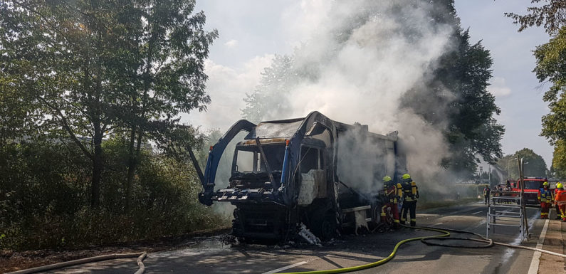 Mehrstündiger Feuerwehreinsatz wegen brennendem Müllwagen