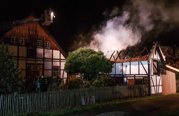 Großeinsatz für Feuerwehr in Röcke: Scheunenbrand, eine verletzte Person