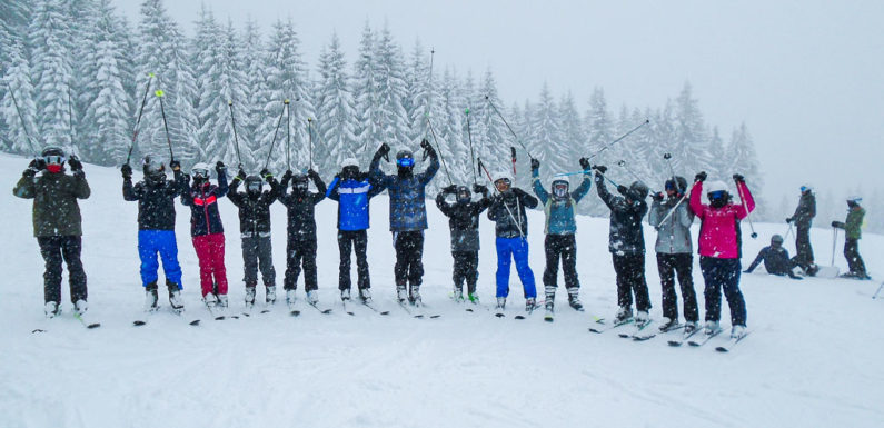 Winterfreizeit der Kreisjugendpflege auf Snowboards und Skiern unterwegs
