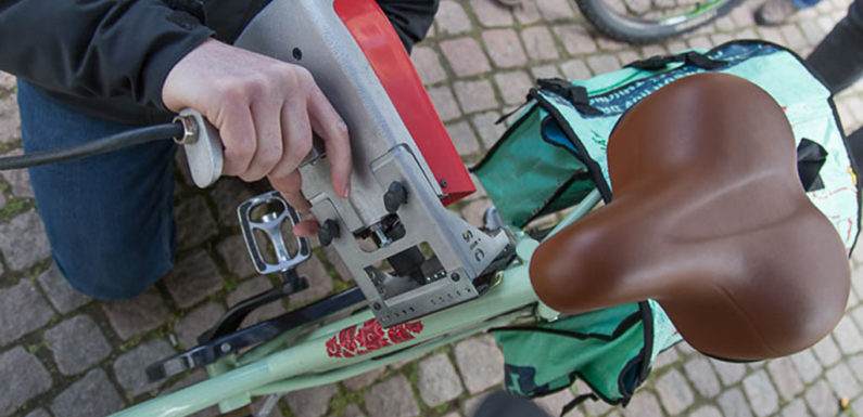 Gegen Langfinger: Bei der Polizei in Lindhorst werden wieder Fahrräder codiert