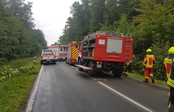 Feuerwehreinsatz bei Verkehrsunfall im Schaumburger Wald