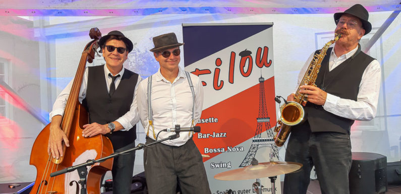 Band „Filou“ eröffnet den Bückeburger Bühnensommer 2019