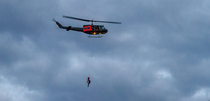 Porta Westfalica: Segelflugzeug steckt in Baumkronen fest / 2 Personen durch Hubschrauber gerettet