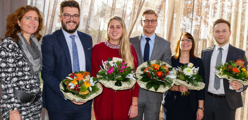 Mitarbeiter für ihre Leistungen geehrt: Fortbildung auf hohem Niveau in der Volksbank in Schaumburg