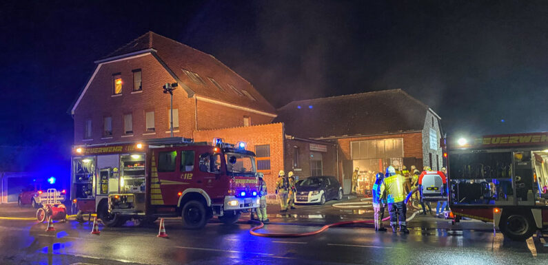Feuerwehreinsatz in Stadthagen: PKW brennt in KFZ-Werkstatt