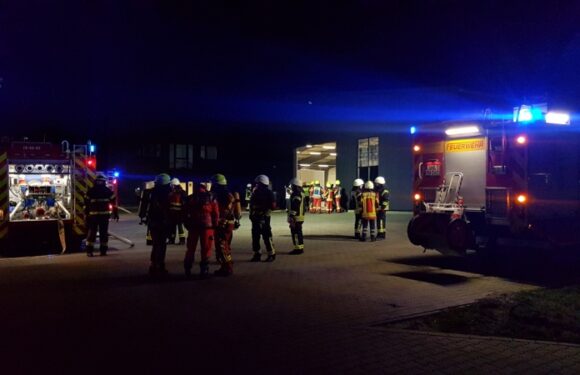 Bückeburg: Nächtlicher Feuerwehreinsatz bei Pinta Abdichtungen