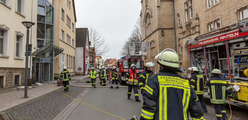 Feuerwehr-Großeinsatz an der Volkshochschule in Rinteln