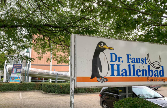 Geänderte Öffnungszeiten und Schwimmabzeichen im Dr. Faust Hallenbad Bückeburg zu Ostern