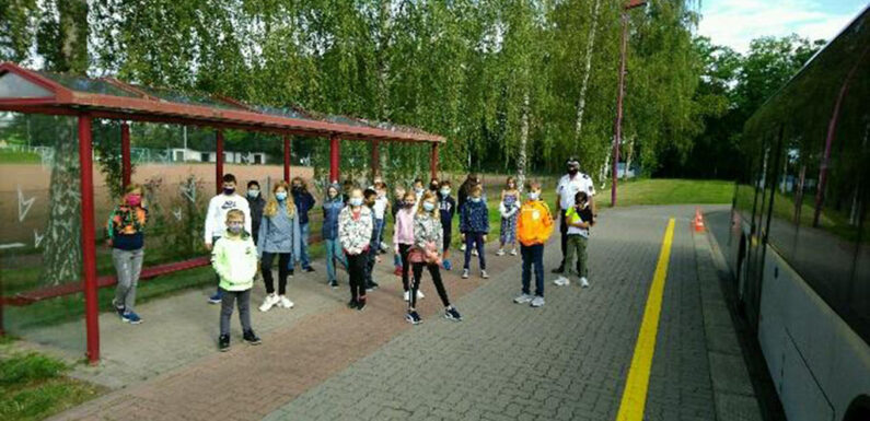 Stadthagen: Polizei und Busunternehmen trainieren mit Schülern Verhaltensregeln in Bussen
