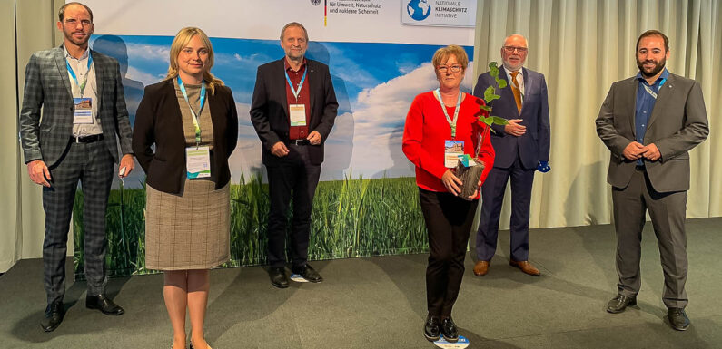 Landkreisbündnis für herausragendes Klimaschutz-Engagement vom Bundesumweltministerium in Berlin ausgezeichnet