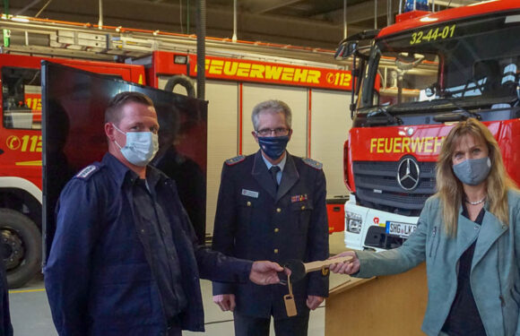 Landkreis stellt Feuerwehrfahrzeug für erweiterten Katastrophenschutz in Dienst