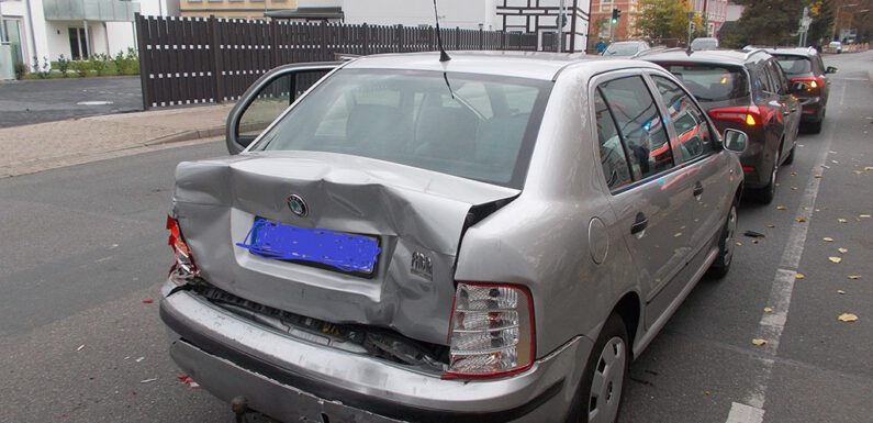 Auffahrunfall in Bückeburg: Zwei Verletzte, vier Fahrzeuge beschädigt