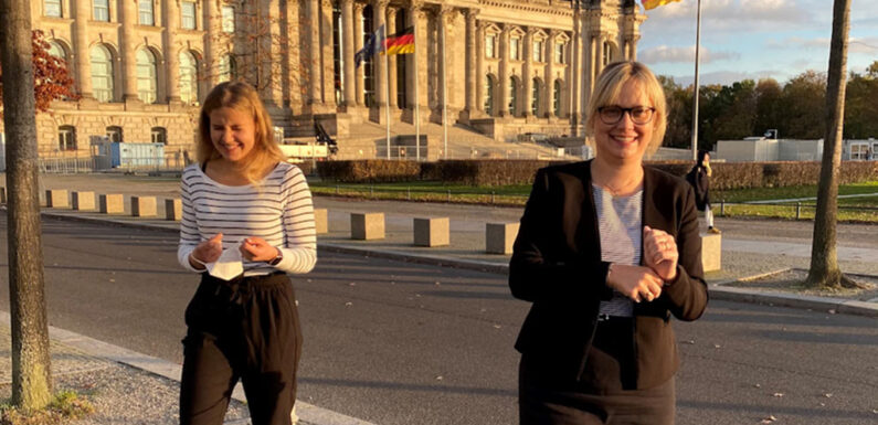 Schülerin Marieka Röchert aus Sachsenhagen begleitet Bundestagsabgeordnete bei ihrer Arbeit in Berlin