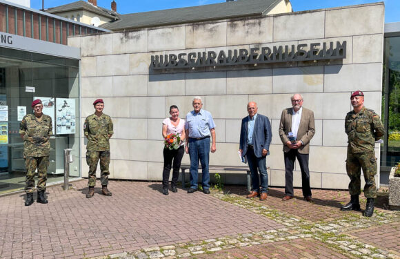 Glückwünsche zu 50 Jahren Hubschraubermuseum Bückeburg überbracht