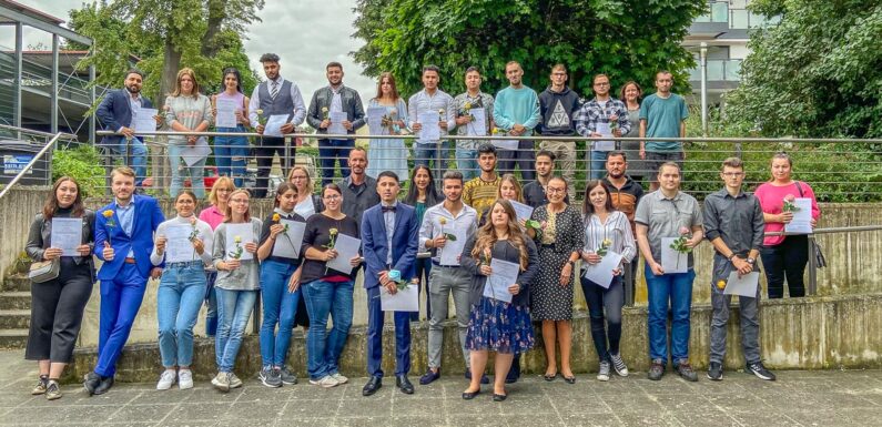 Volkshochschule Schaumburg vergibt 47 Abschlusszeugnisse auf dem zweiten Bildungsweg