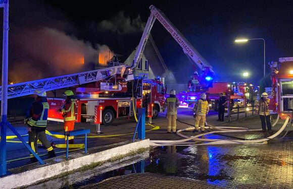 Feuerwehr-Großeinsatz in Stadthagen: PKW-Brand greift auf Wohnhaus über