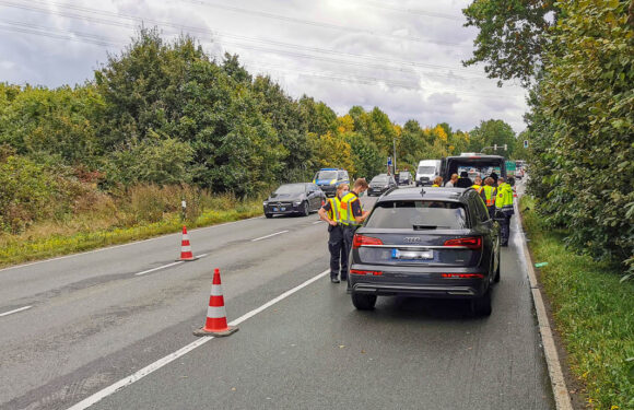 Lauenau: Fünf Stunden Großkontrolle der Polizei am Autohof