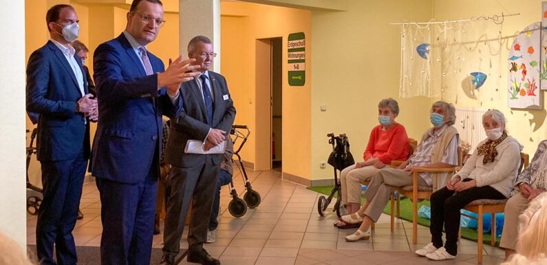 Bückeburg: Bundesgesundheitsminister Jens Spahn zu Besuch in Seniorenresidenz „Rosengarten“