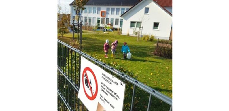 Kinder beschweren sich: „Wir wollen keinen Müll auf unserem Kindergartengelände!“