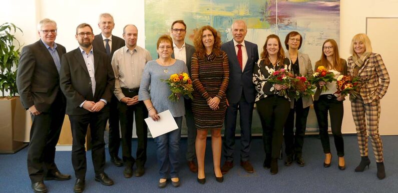 Volksbank in Schaumburg gratuliert Mitarbeitern zum Jubiläum