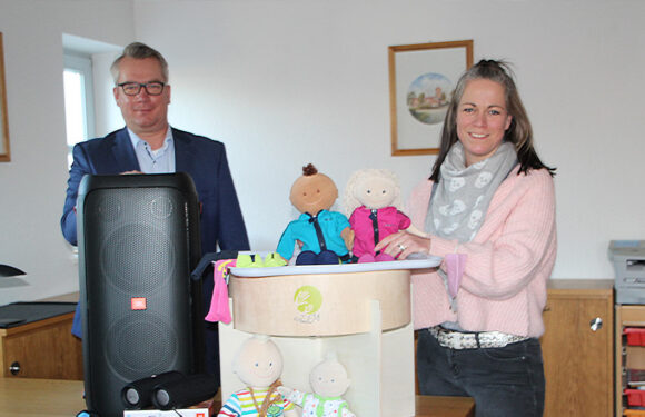 Mini-Disko für Kindergartenkids: Volksbank in Schaumburg spendet 1000 Euro an Kita Hespe