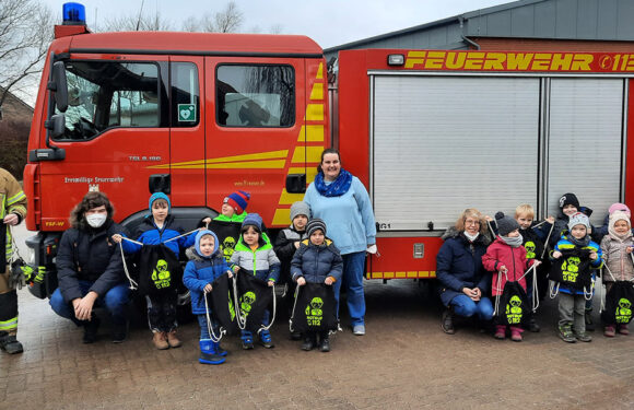 Feuerwehren bedanken sich bei Kindergarten für die Unterstützung