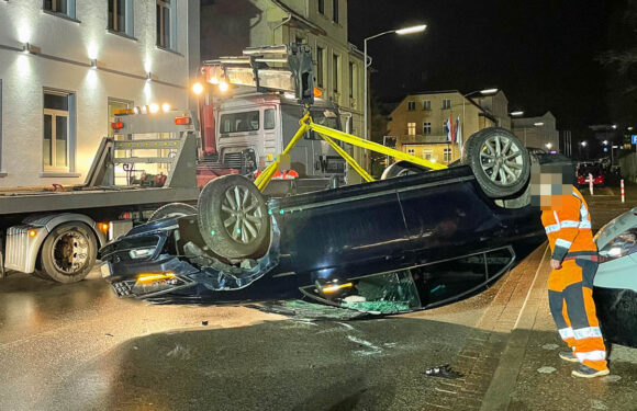 Bückeburg: Auto überschlägt sich und landet auf dem Dach