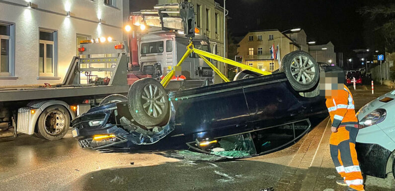 Bückeburg: Auto überschlägt sich und landet auf dem Dach