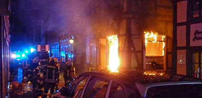 Rinteln: Feuerwehr löscht brennendes Haus in der Altstadt