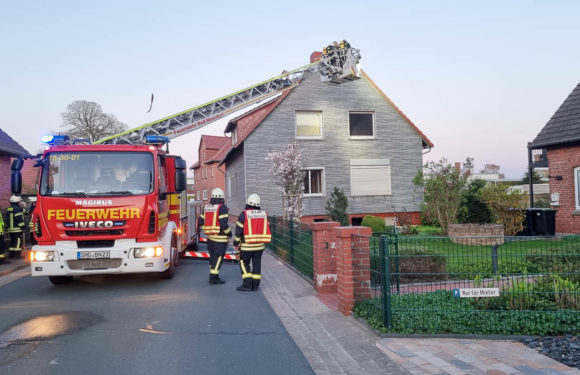 Feuerwehr übt in Hohnhorst: Dachstuhlbrand und Menschenrettung als Szenario