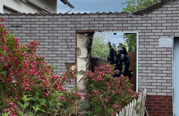 Feuerwehr zu brennendem Anbau in Hagenburg gerufen