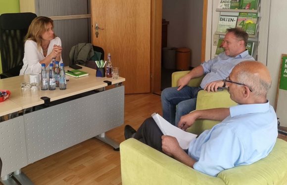 Katja Keul im Gespräch mit Schaumburger Gewerkschaftsvertretern