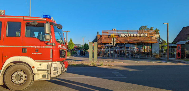 Feuerwehr löscht Brand bei McDonald´s in Rinteln