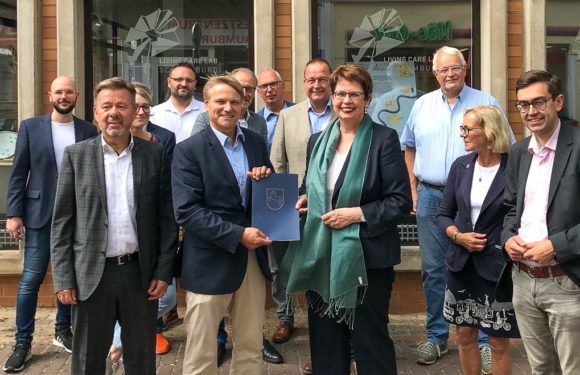 Ministerin Birgit Honé übergibt Förderbescheid über 295.488 Euro an Stadthagen