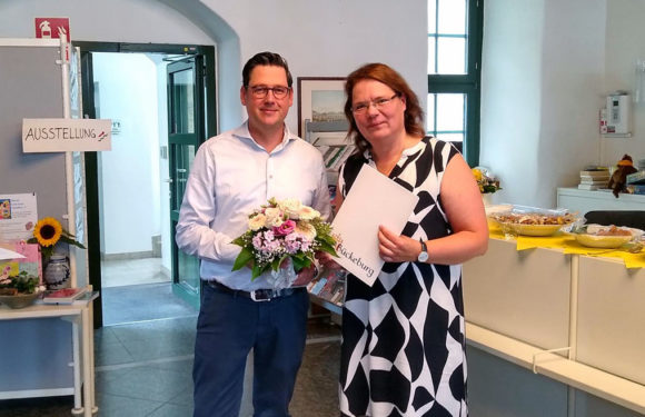 Leiterin der Stadtbücherei Bückeburg feiert 25-jähriges Dienstjubiläum