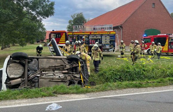 Nach Unfall in Blyinghausen: Feuerwehr befreit eingeschlossenen PKW-Insassen