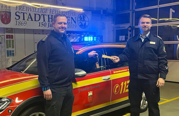 Neuer Kommandowagen an die Feuerwehr Stadthagen übergeben