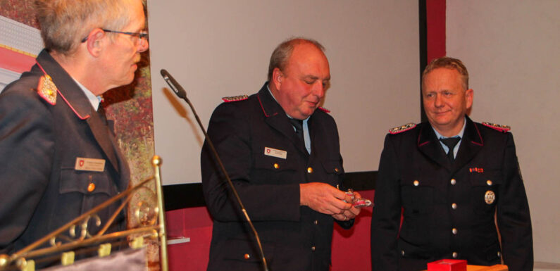 Freiwillige Feuerwehr Meinsen-Warber-Achum feiert 100-jähriges Bestehen mit großem Kommers