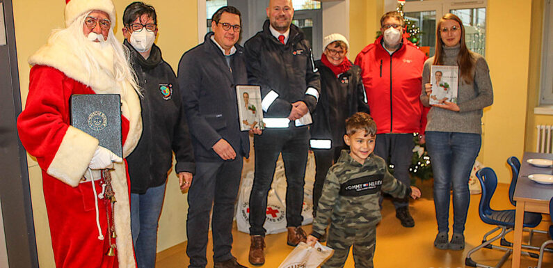 Verspätete Nikolausbescherung mit den Rotkreuzlern: Bückeburger DRK beschenkt 250 Kinder aus vier Kindertagesstätten