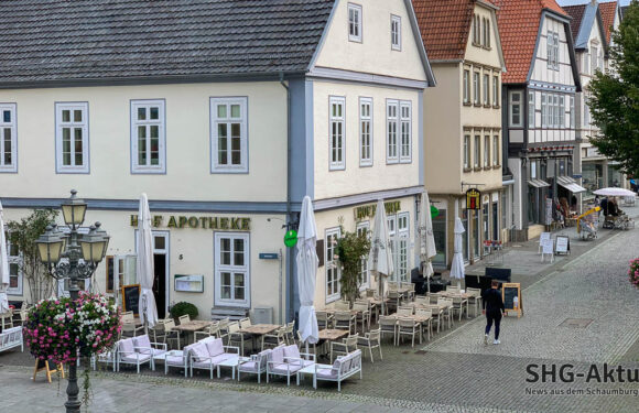 Bückeburg: Glühweinverkauf an der Hofapotheke für den Abschlussball der IGS Helpsen