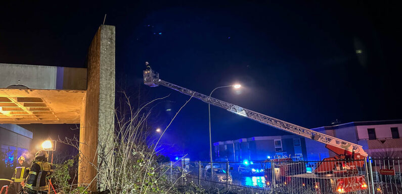 Feuerwehr-Großeinsatz in Rinteln: Feuer in ehemaliger Prince-Rupert-School ausgebrochen