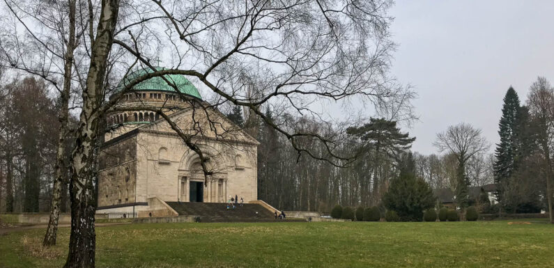 17-jähriger Bückeburger will neben dem Mausoleum grillen