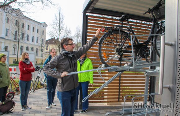 Sicher und überdacht „parken“: Bike-and-Ride-Anlage mit 60 Stellplätzen am Bahnhof Bückeburg eröffnet